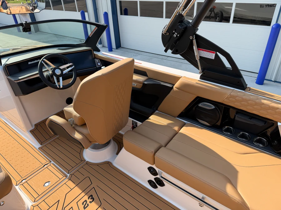 2027-mastercraft-xt23-143373-image19