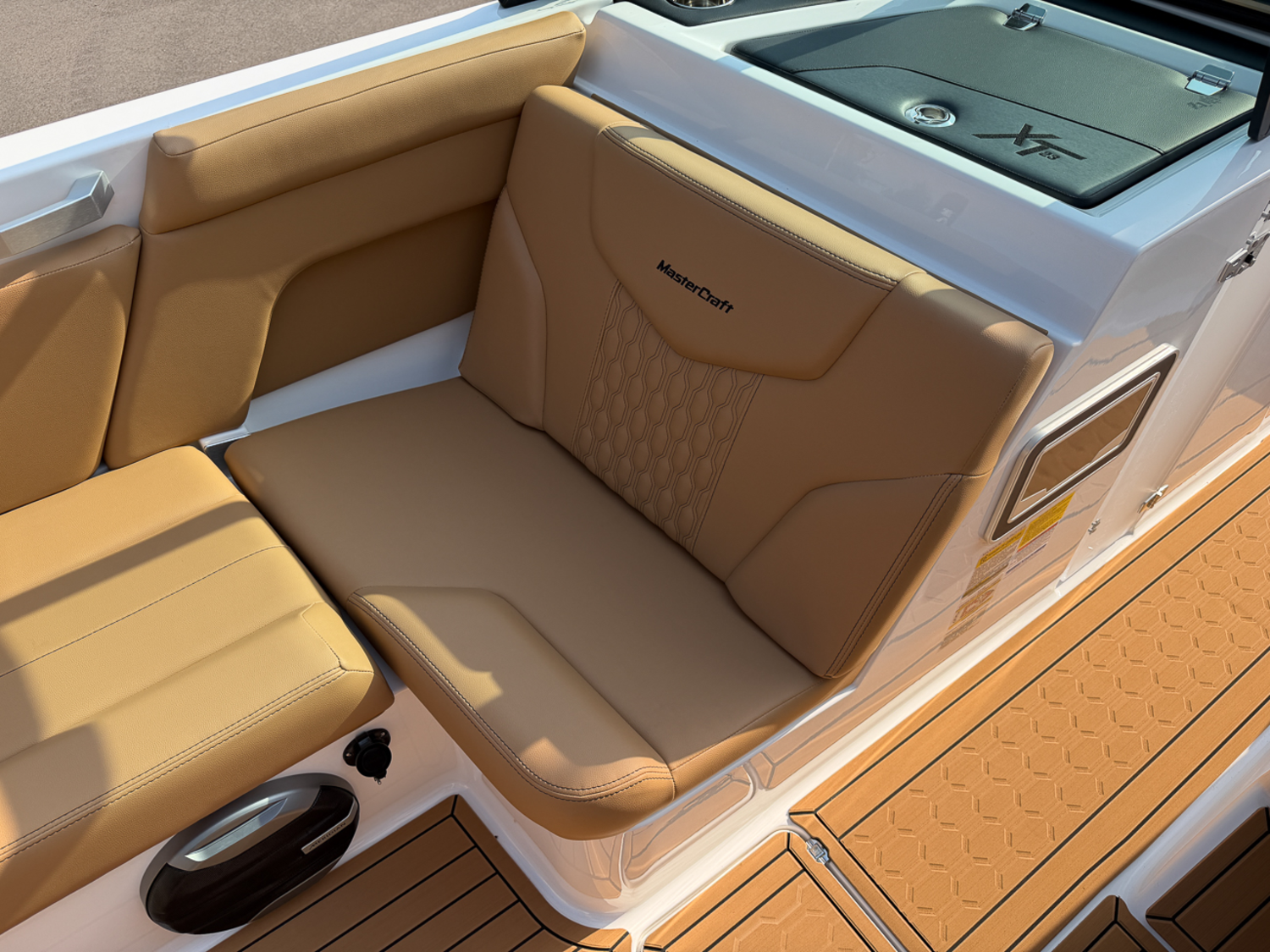 2027 MasterCraft XT23