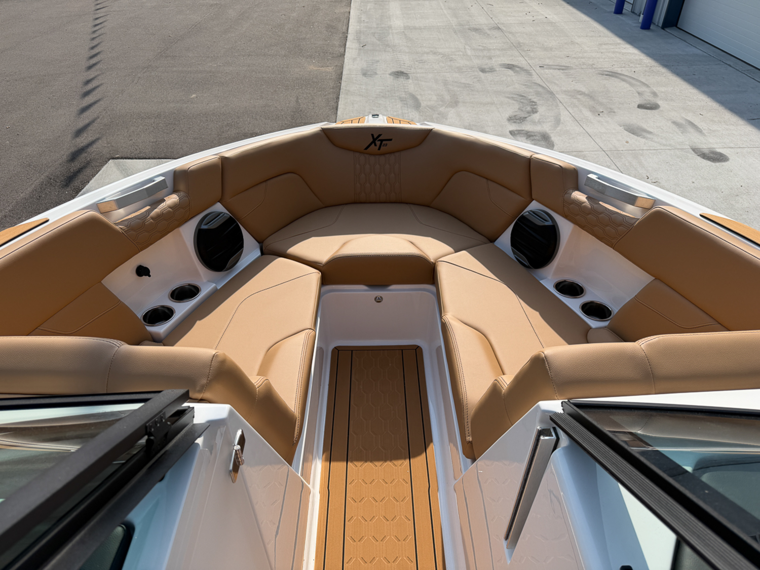 2027 MasterCraft XT23