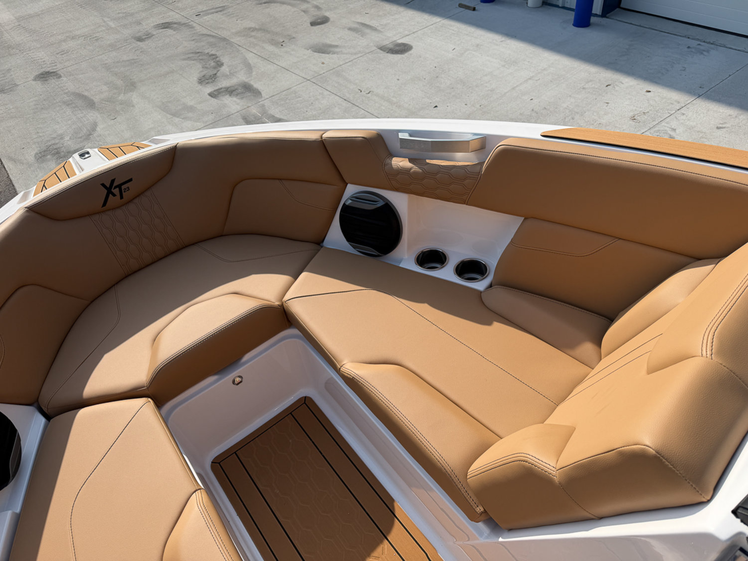 2027 MasterCraft XT23