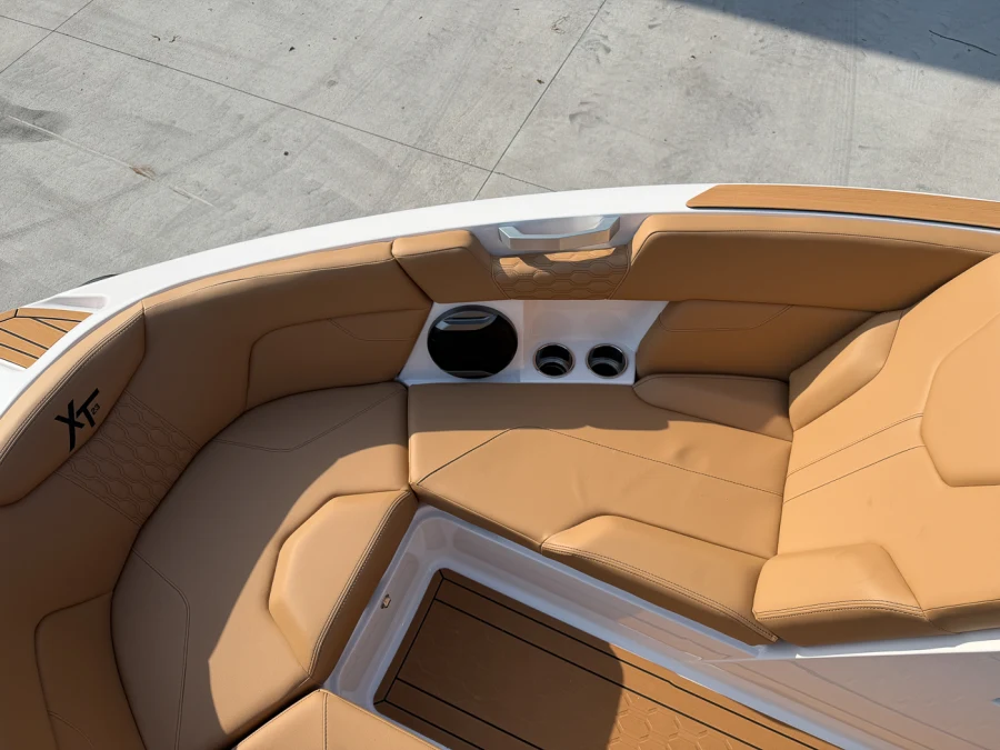 2027-mastercraft-xt23-143373-image27