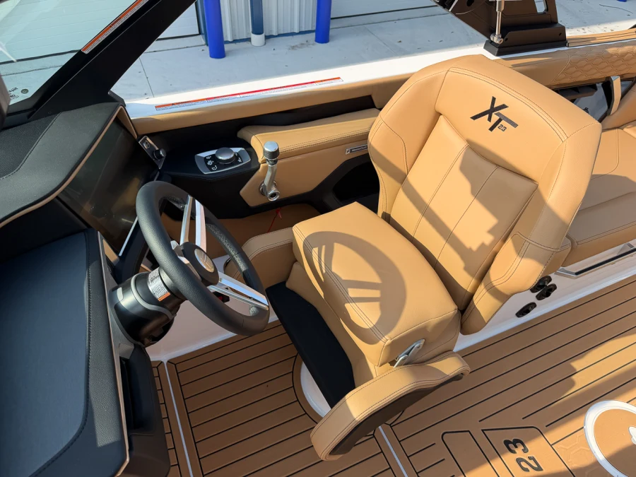 2027-mastercraft-xt23-143373-image28