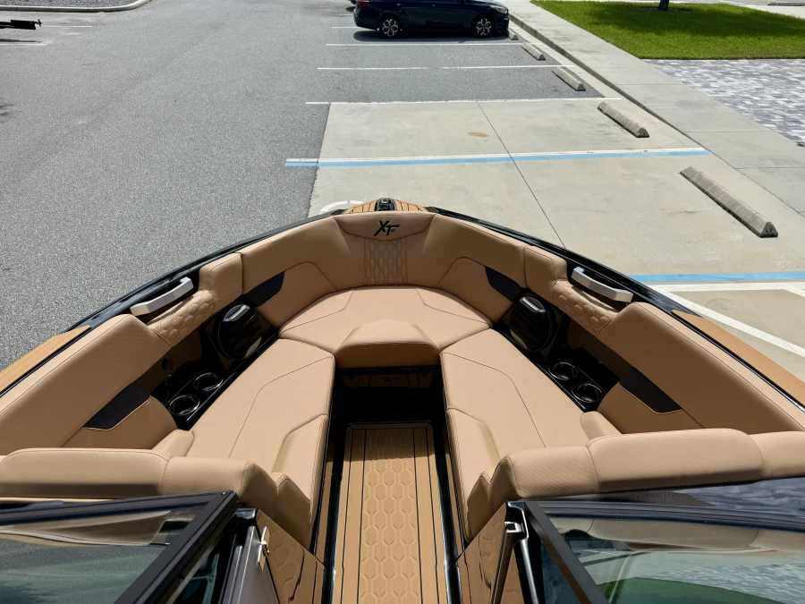 2027-mastercraft-xt23-143385-image10
