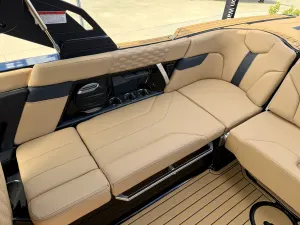 2027-mastercraft-xt23-143385-image15