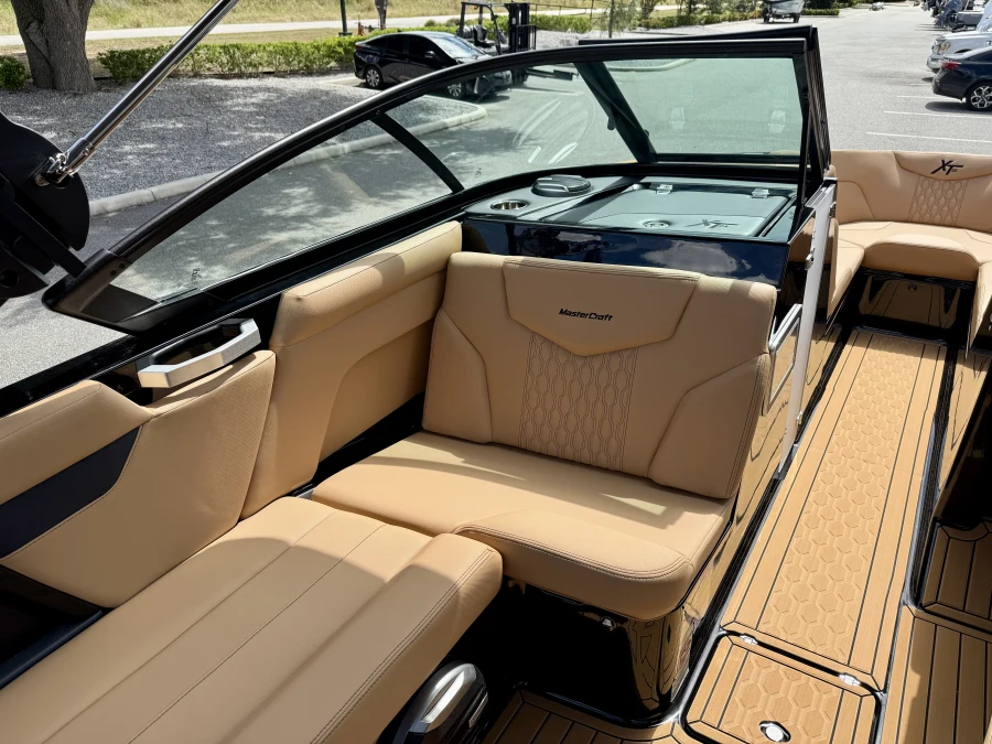 2027-mastercraft-xt23-143385-image17