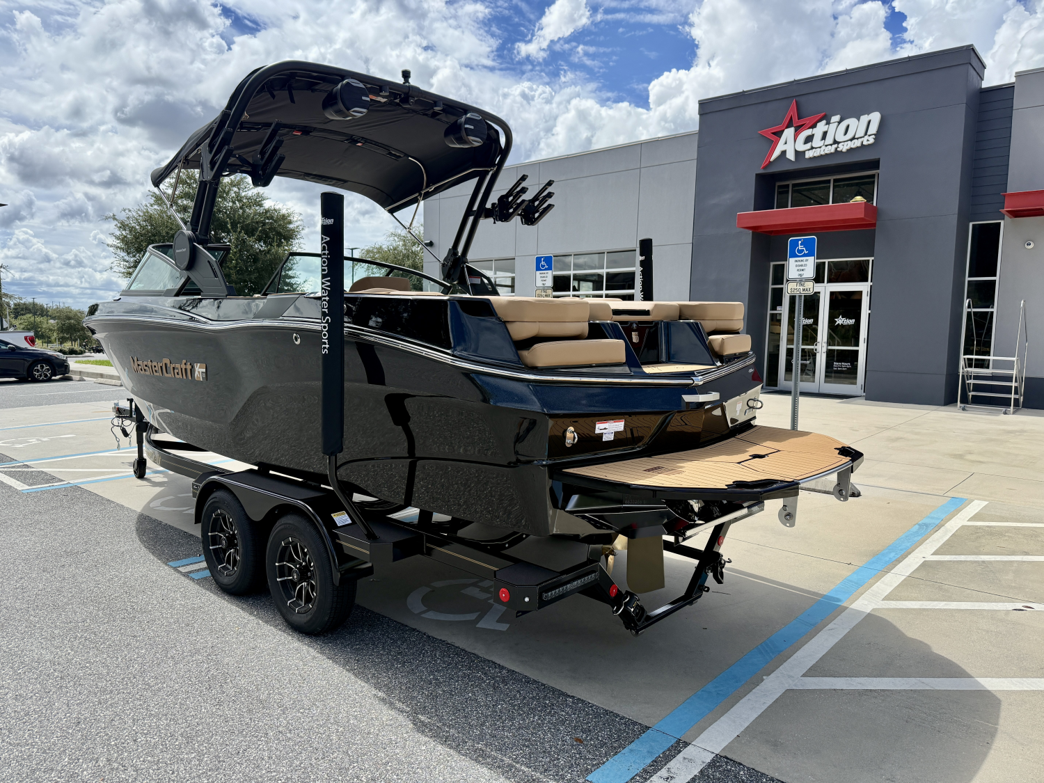2027 MasterCraft XT23
