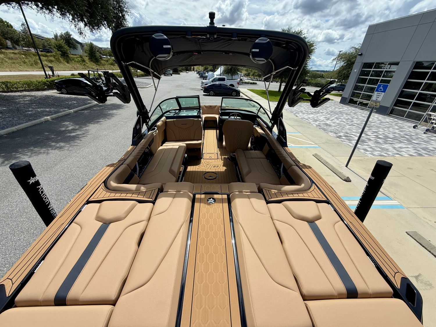2027 MasterCraft XT23