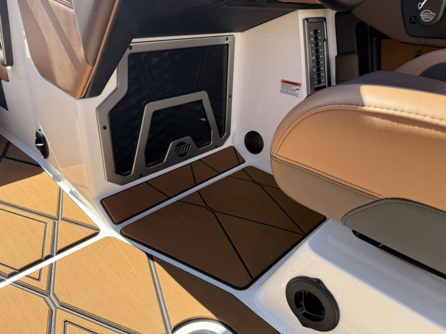 2026 Malibu Boats M242