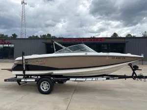 2009-mastercraft-maristar-200-143398-image1