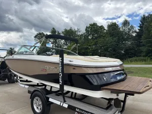 2009-mastercraft-maristar-200-143398-image6