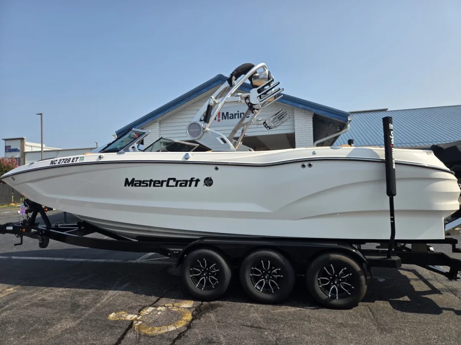 2021-mastercraft-x24-143403-image1.webp