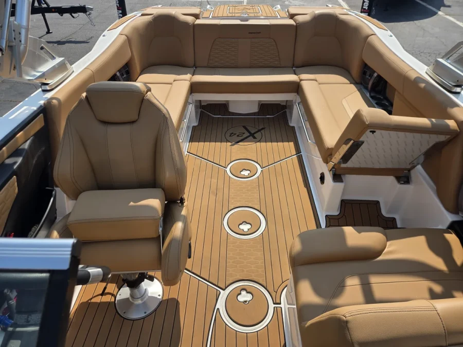 2021-mastercraft-x24-143403-image3.webp
