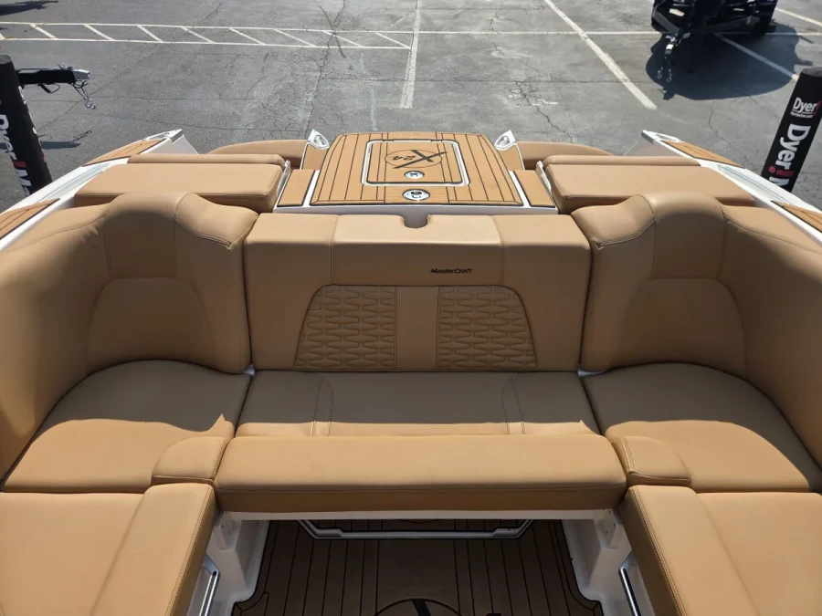2021-mastercraft-x24-143403-image6.webp