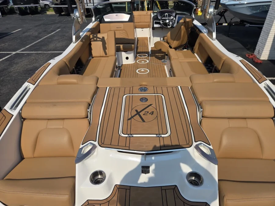 2021-mastercraft-x24-143403-image7.webp