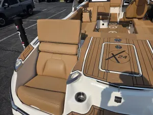 2021-mastercraft-x24-143403-image8.webp