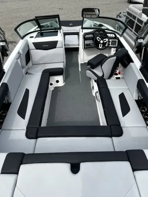 2023-mastercraft-nxt22-143411-image3.webp