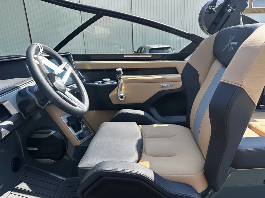 2027-mastercraft-xt22-143413-image2.webp