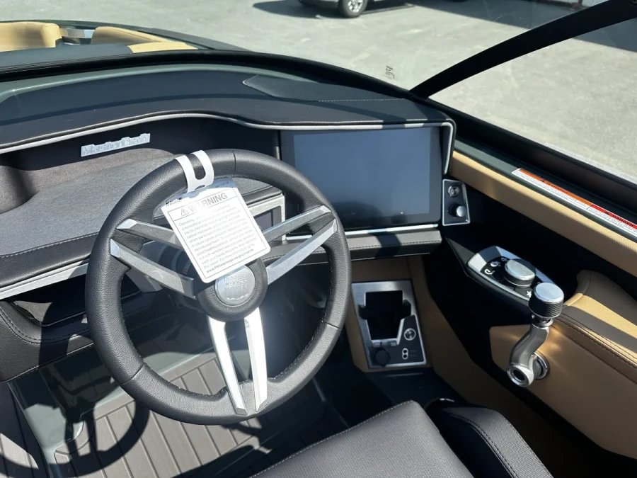 2027-mastercraft-xt22-143413-image3.webp