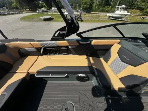 2027-mastercraft-xt22-143413-image4.webp