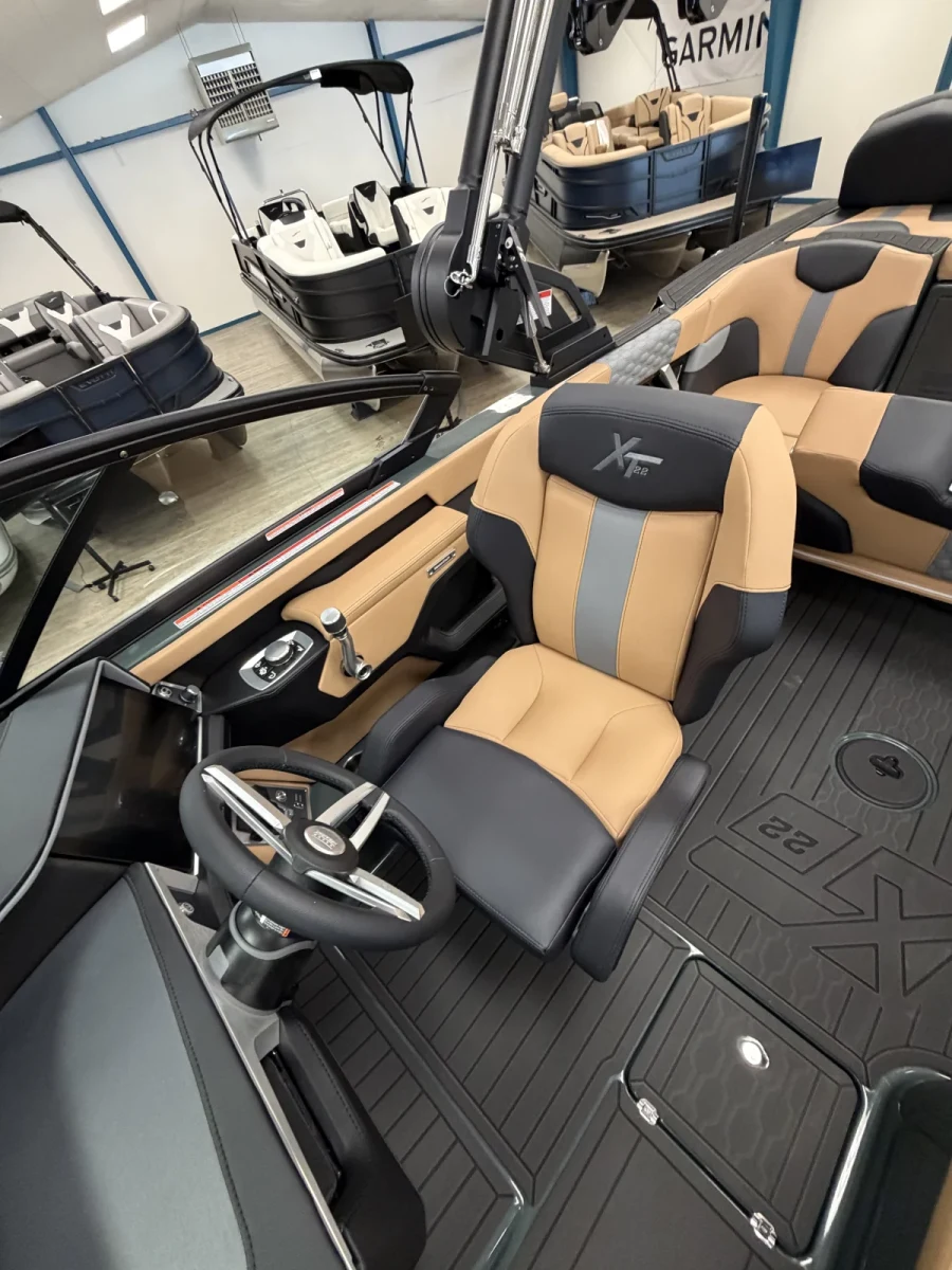 2027-mastercraft-xt22-143413-image7.webp