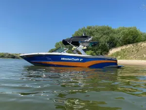 2017-mastercraft-xt23-143423-image0.webp