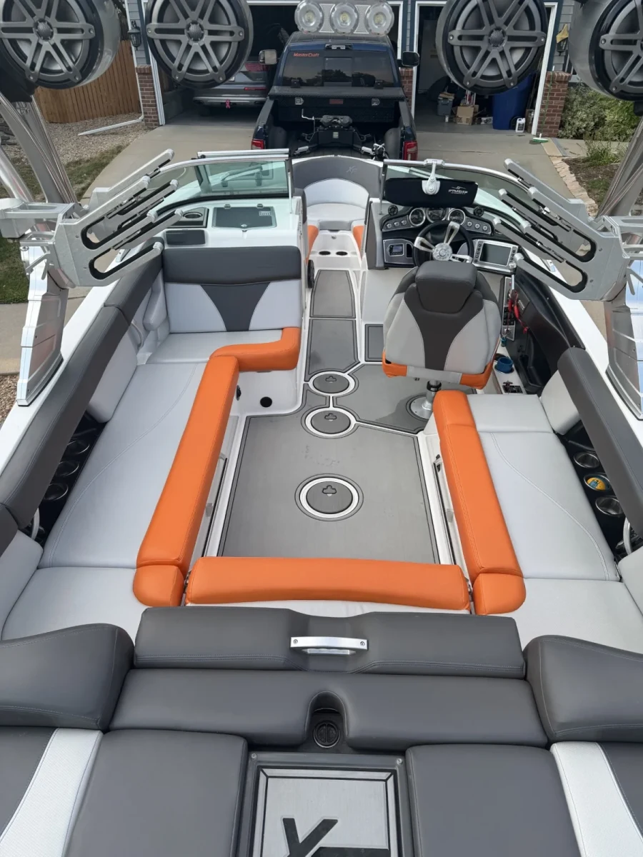 2017-mastercraft-xt23-143423-image4.webp