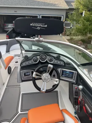 2017-mastercraft-xt23-143423-image6.webp