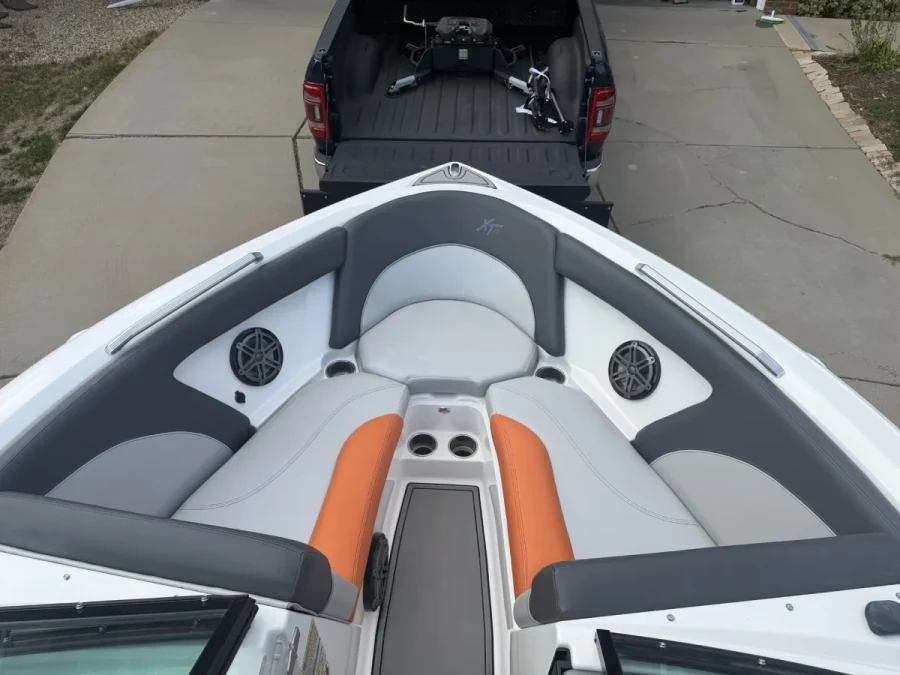 2017-mastercraft-xt23-143423-image8.webp