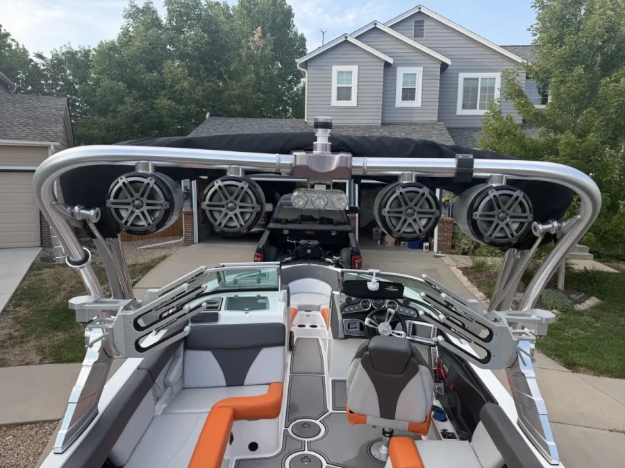 2017-mastercraft-xt23-143423-image9.webp