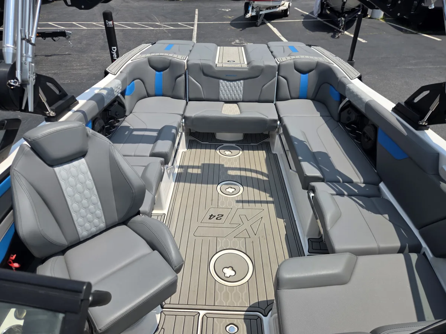 2023  Mastercraft XT24