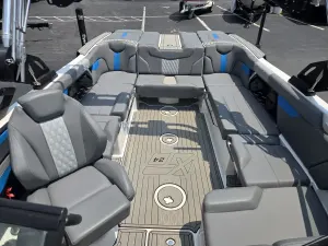 2023-mastercraft-xt24-143426-image3.webp