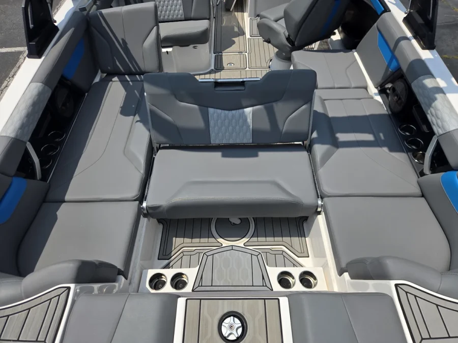2023-mastercraft-xt24-143426-image7.webp