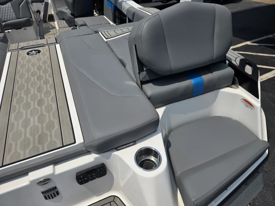 2023-mastercraft-xt24-143426-image9.webp