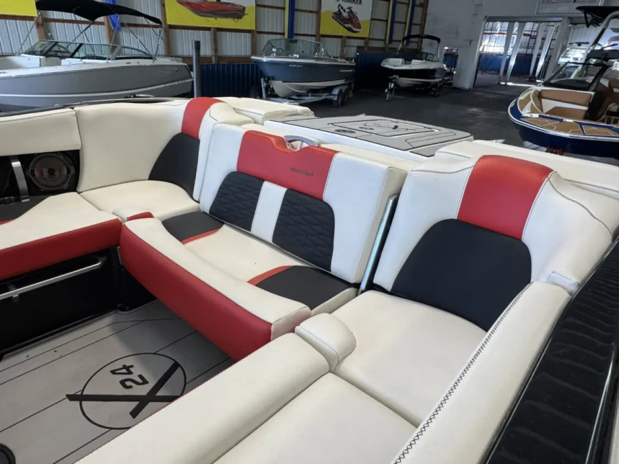 2019-mastercraft-x24-143431-image6.webp