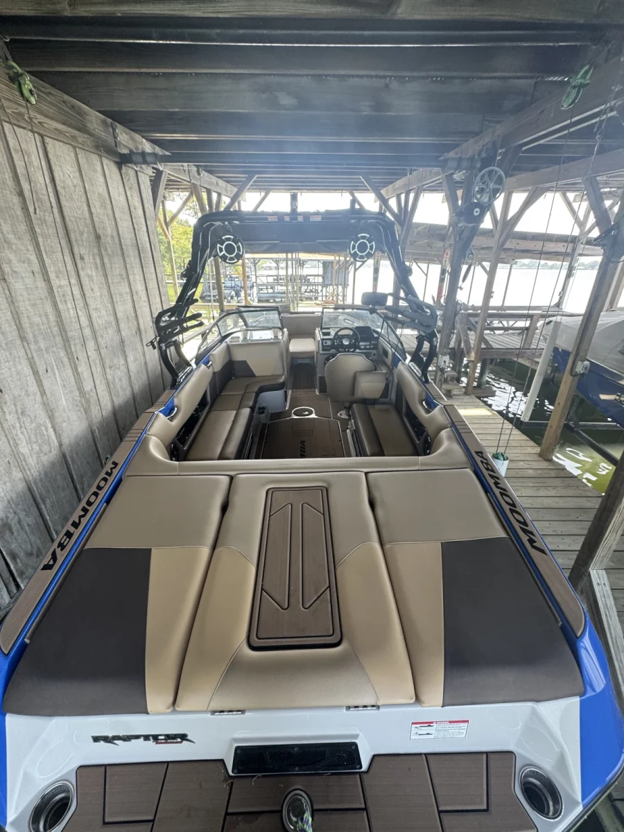 2020-moomba-max-143432-image6.webp
