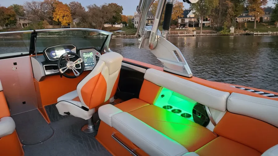 2018-mastercraft-xt22-142700-image3.webp