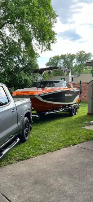 2018-mastercraft-xt22-142700-image7.webp