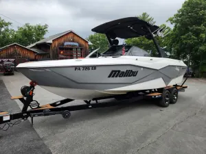 2022-malibu-wakesetter-25-lsv-143474-image1