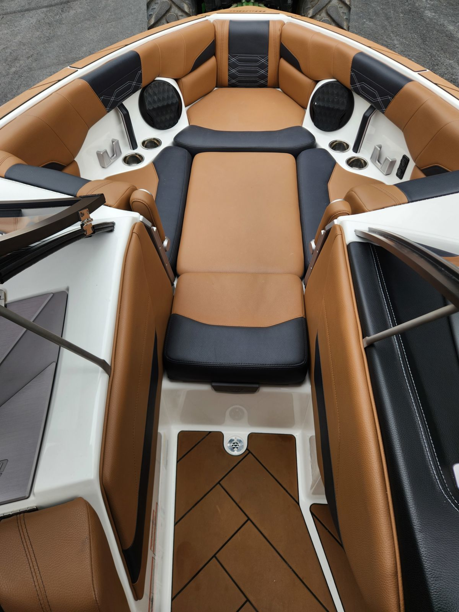 2022 MALIBU 25 LSV