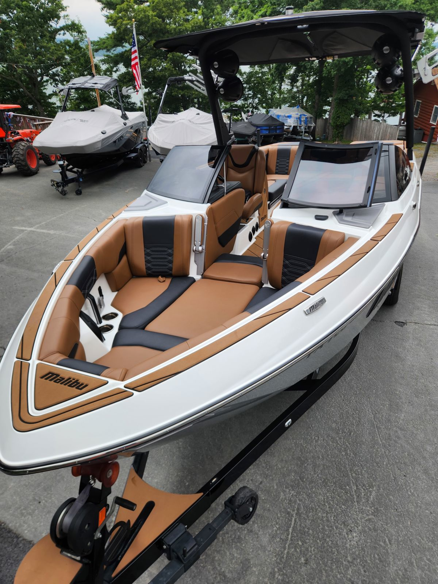 2022 MALIBU 25 LSV