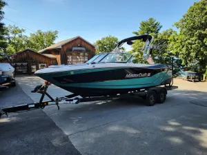 2020-mastercraft-xt21-143475-image1
