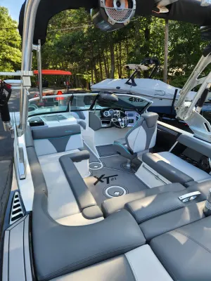 2020-mastercraft-xt21-143475-image7