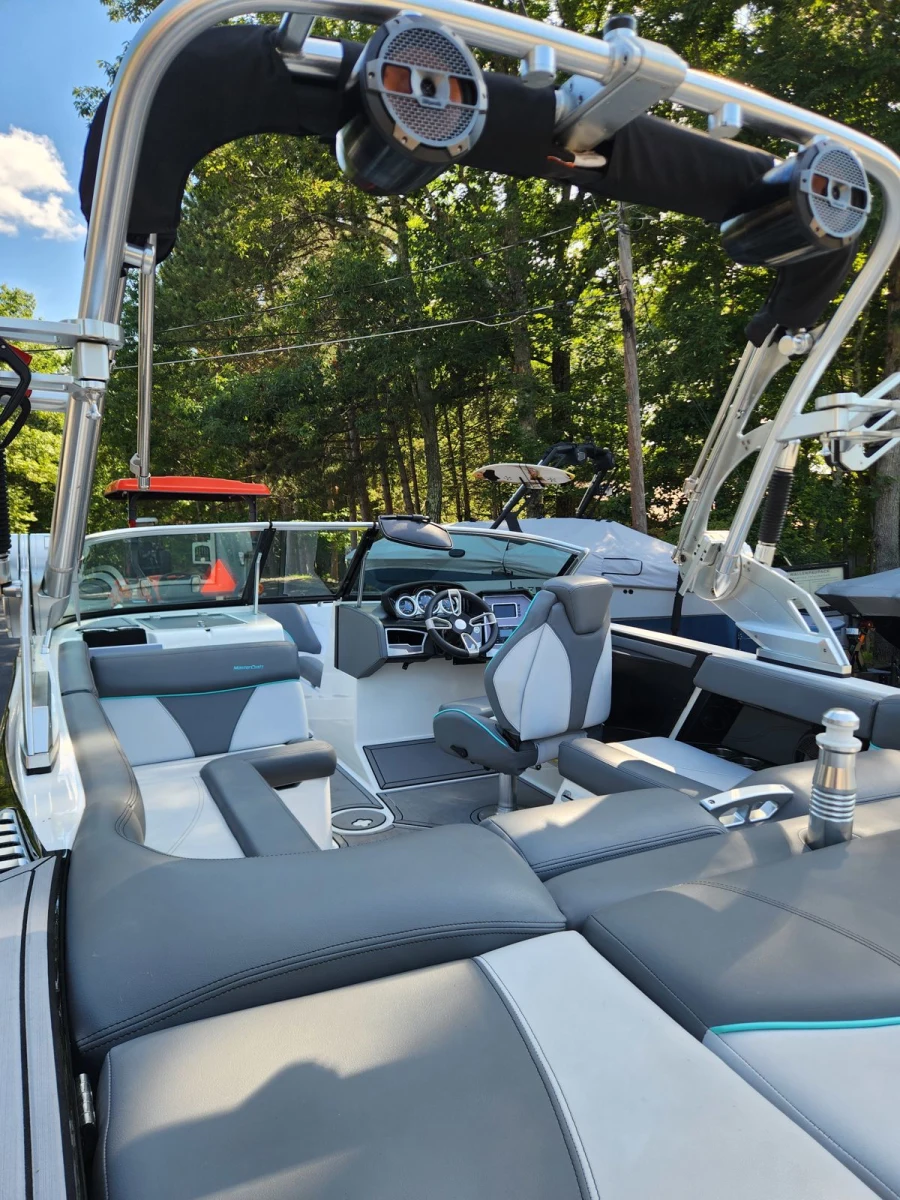 2020-mastercraft-xt21-143475-image8
