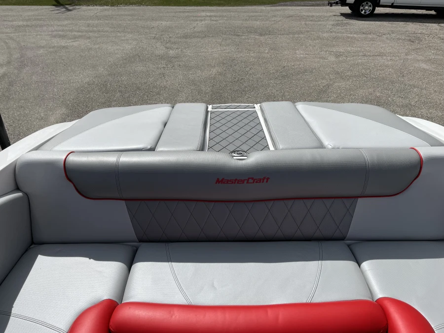 2015-mastercraft-x2-143477-image10