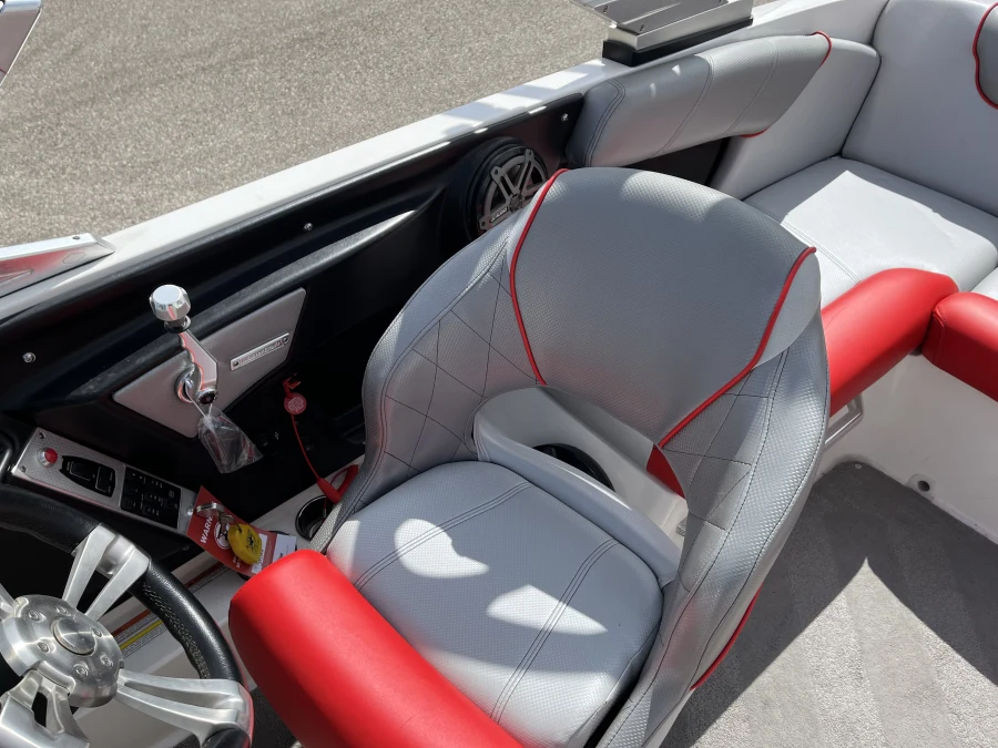 2015-mastercraft-x2-143477-image12