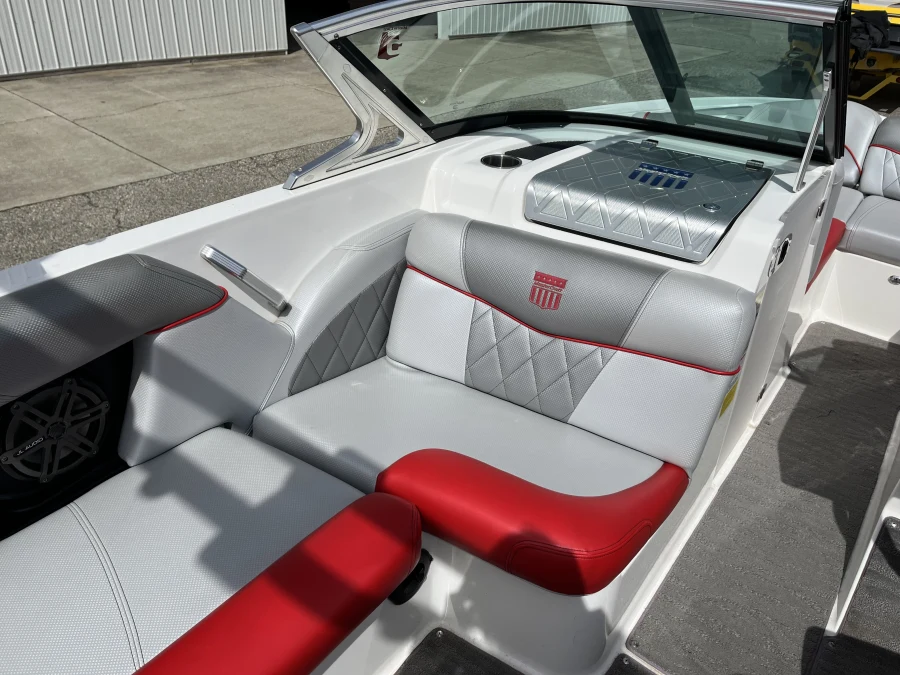 2015-mastercraft-x2-143477-image16