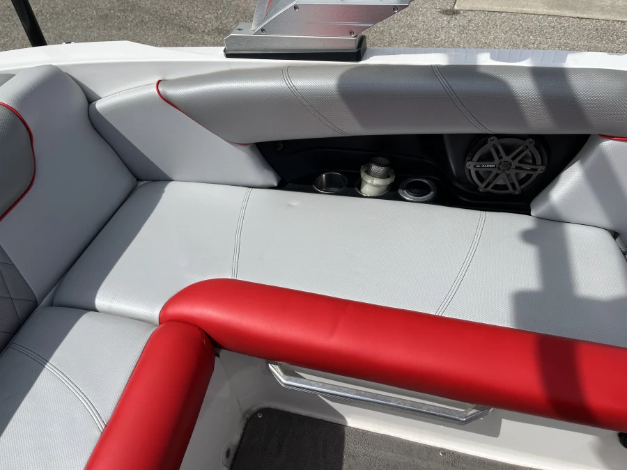 2015-mastercraft-x2-143477-image17