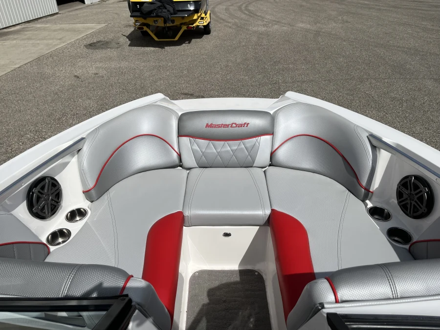 2015-mastercraft-x2-143477-image20