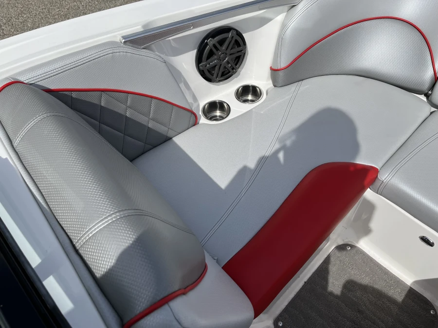 2015-mastercraft-x2-143477-image21