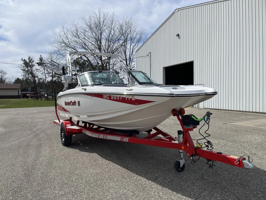 2015-mastercraft-x2-143477-image2